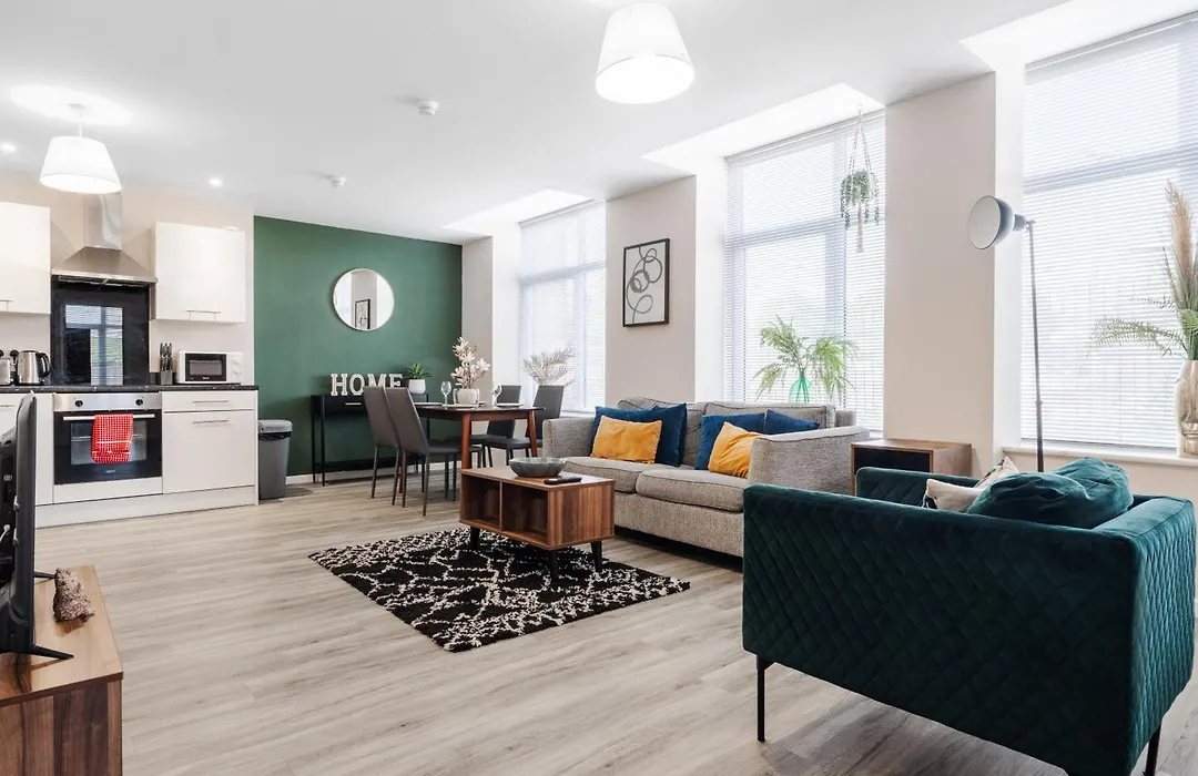 Central Apartment With 2 Parking Spaces!-1